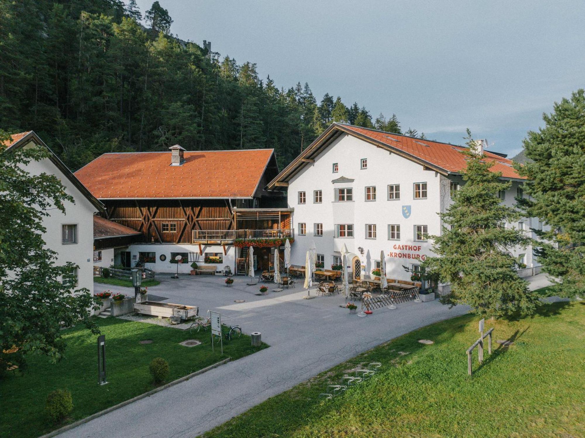 Hotel Gasthof Kronburg Zams Exterior foto